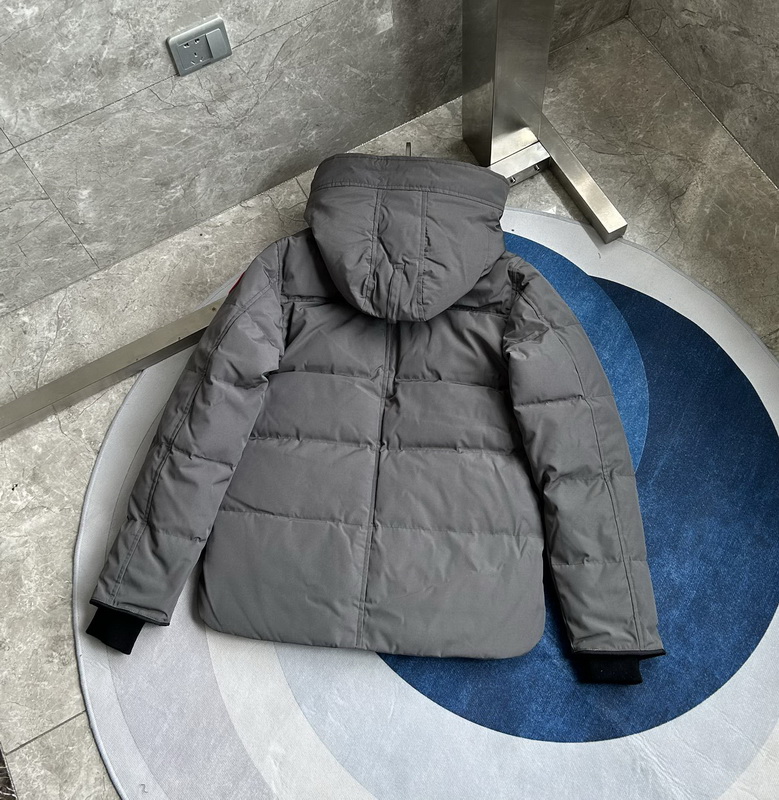 Can*a Go*e coat-235