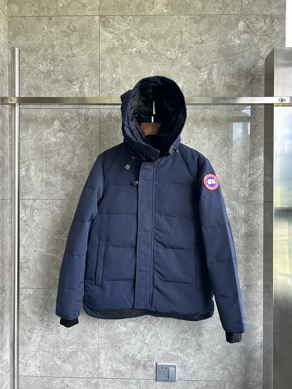 Can*a Go*e coat-237