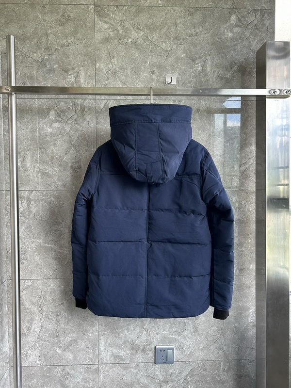 Can*a Go*e coat-237