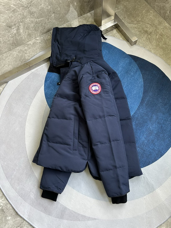 Can*a Go*e coat-237