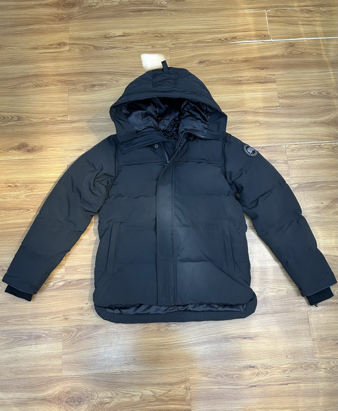 Can*a Go*e coat-238