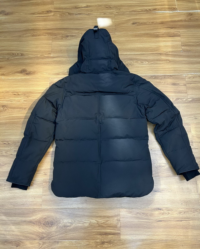 Can*a Go*e coat-238