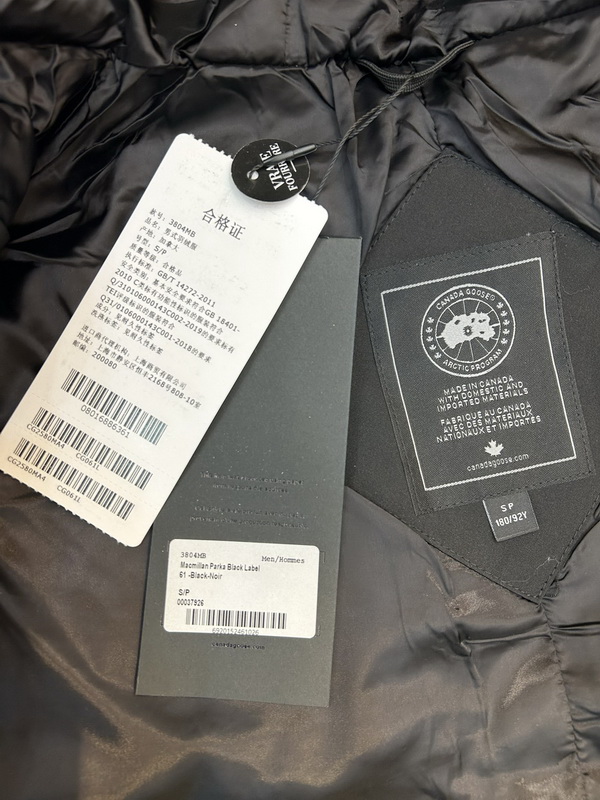 Can*a Go*e coat-238