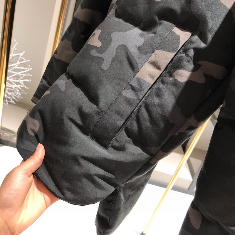 Can*a Go*e coat-242