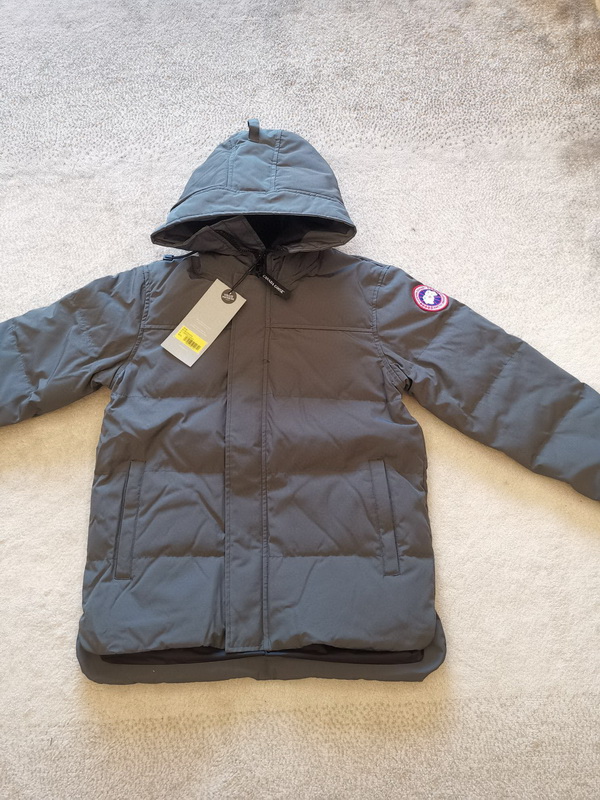 Can*a Go*e coat-243