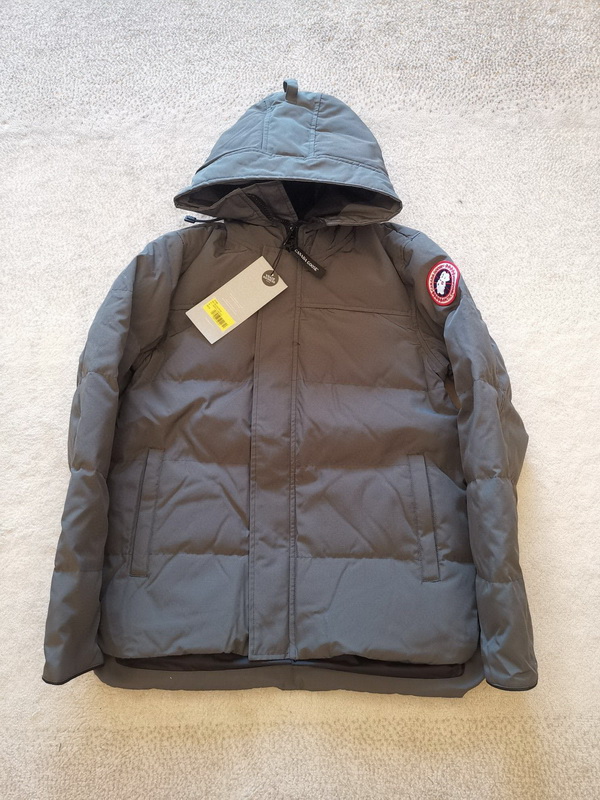 Can*a Go*e coat-243