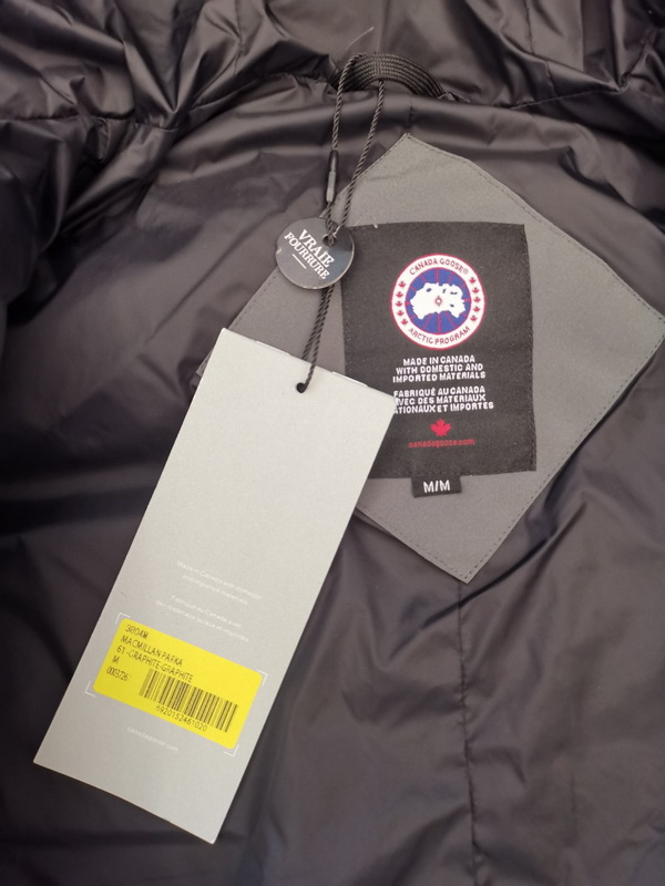 Can*a Go*e coat-243