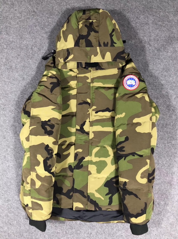 Can*a Go*e coat-247