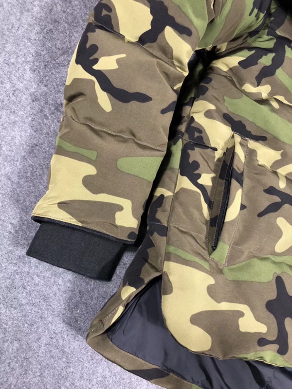 Can*a Go*e coat-247