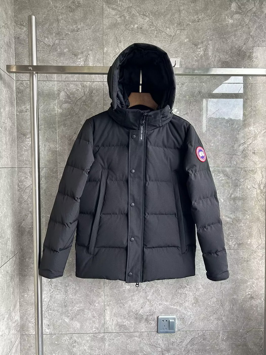 Can*a Go*e coat-363
