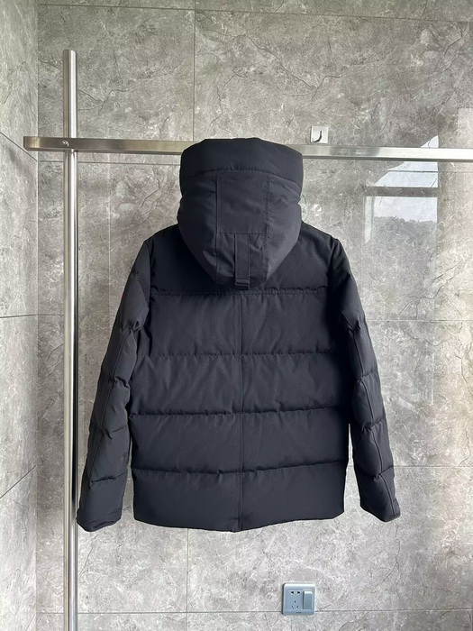 Can*a Go*e coat-363