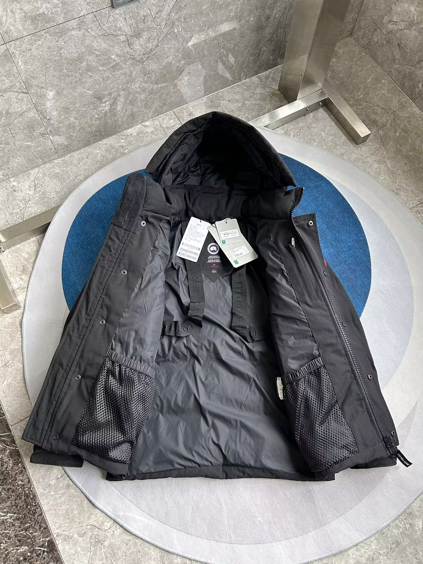 Can*a Go*e coat-363