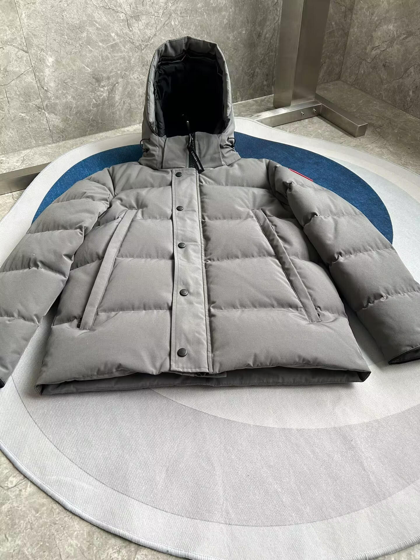Can*a Go*e coat-364