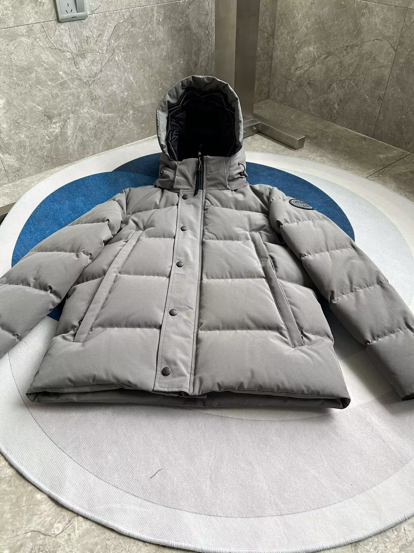 Can*a Go*e coat-366