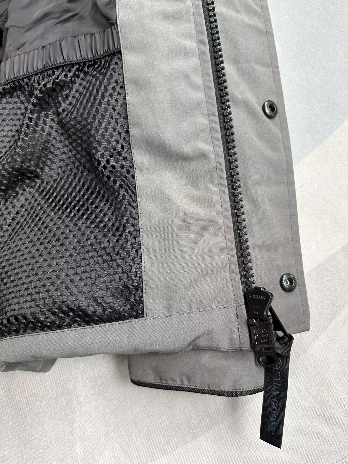 Can*a Go*e coat-366