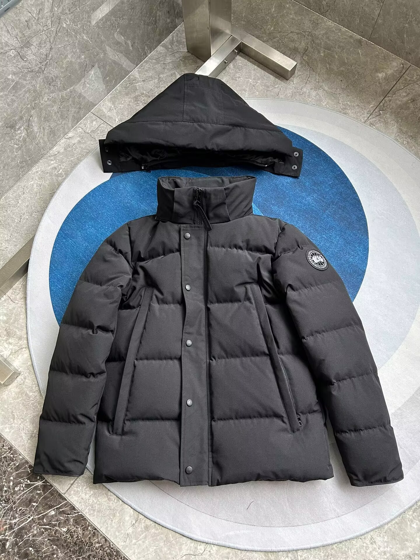 Can*a Go*e coat-367