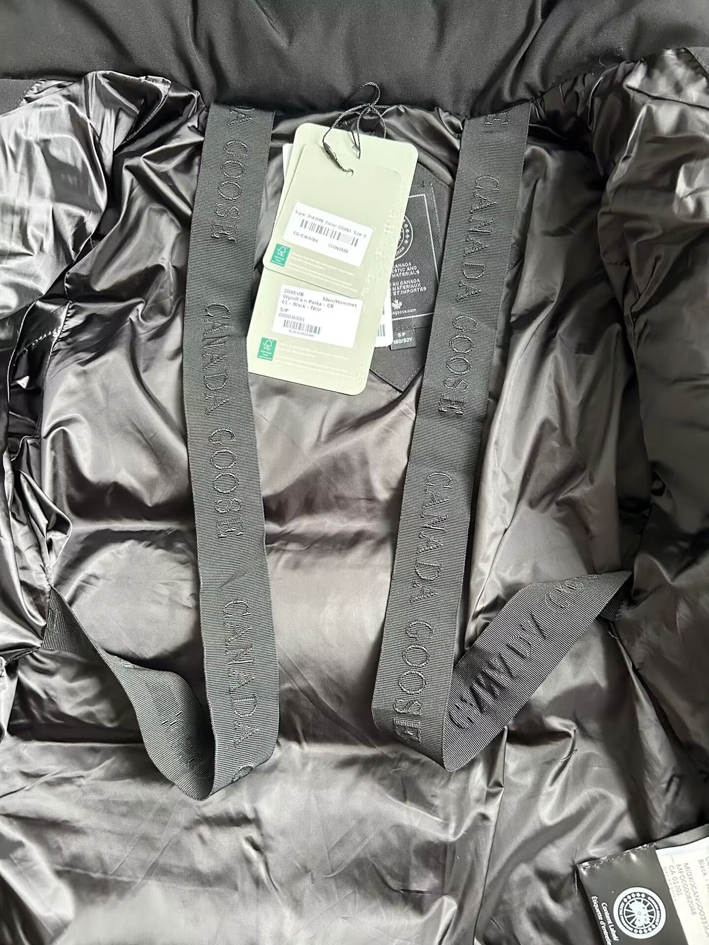 Can*a Go*e coat-367