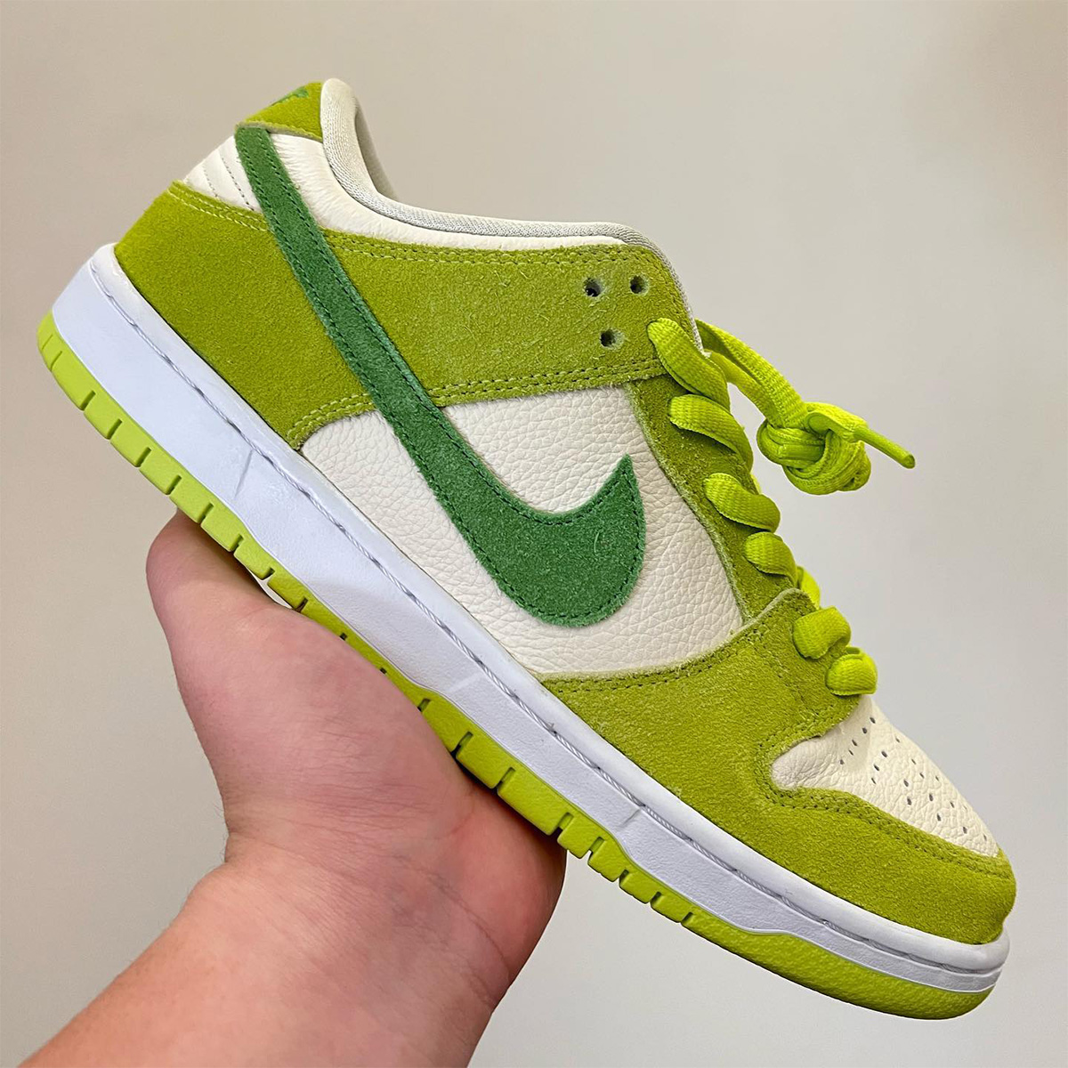 Nike SB Dunk Low Green Apple Style