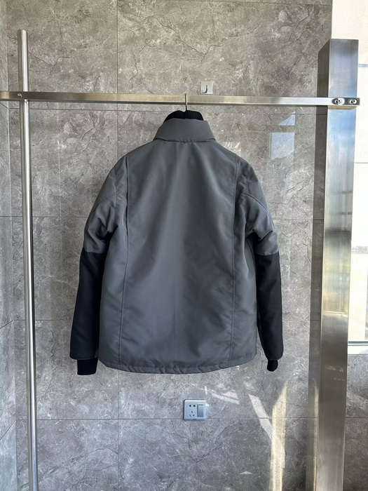 Can*a Go*e coat-254