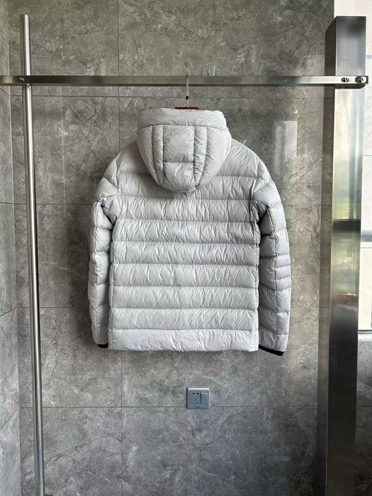 Can*a Go*e coat-257