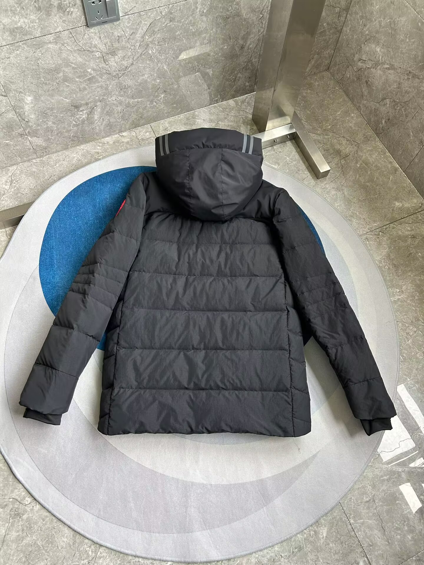 Can*a Go*e coat-255