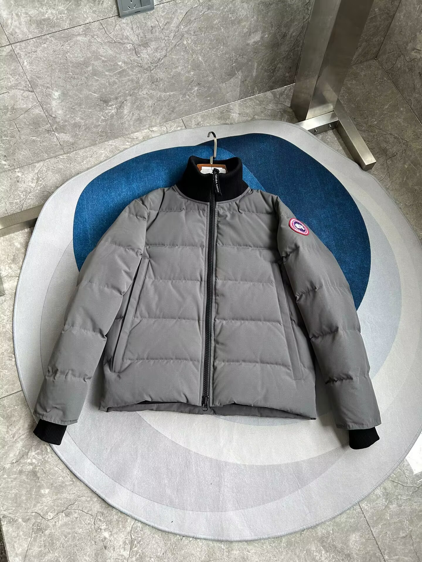 Can*a Go*e coat-250