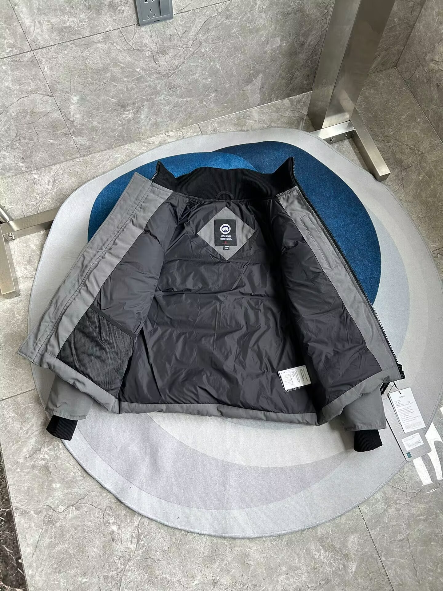 Can*a Go*e coat-250