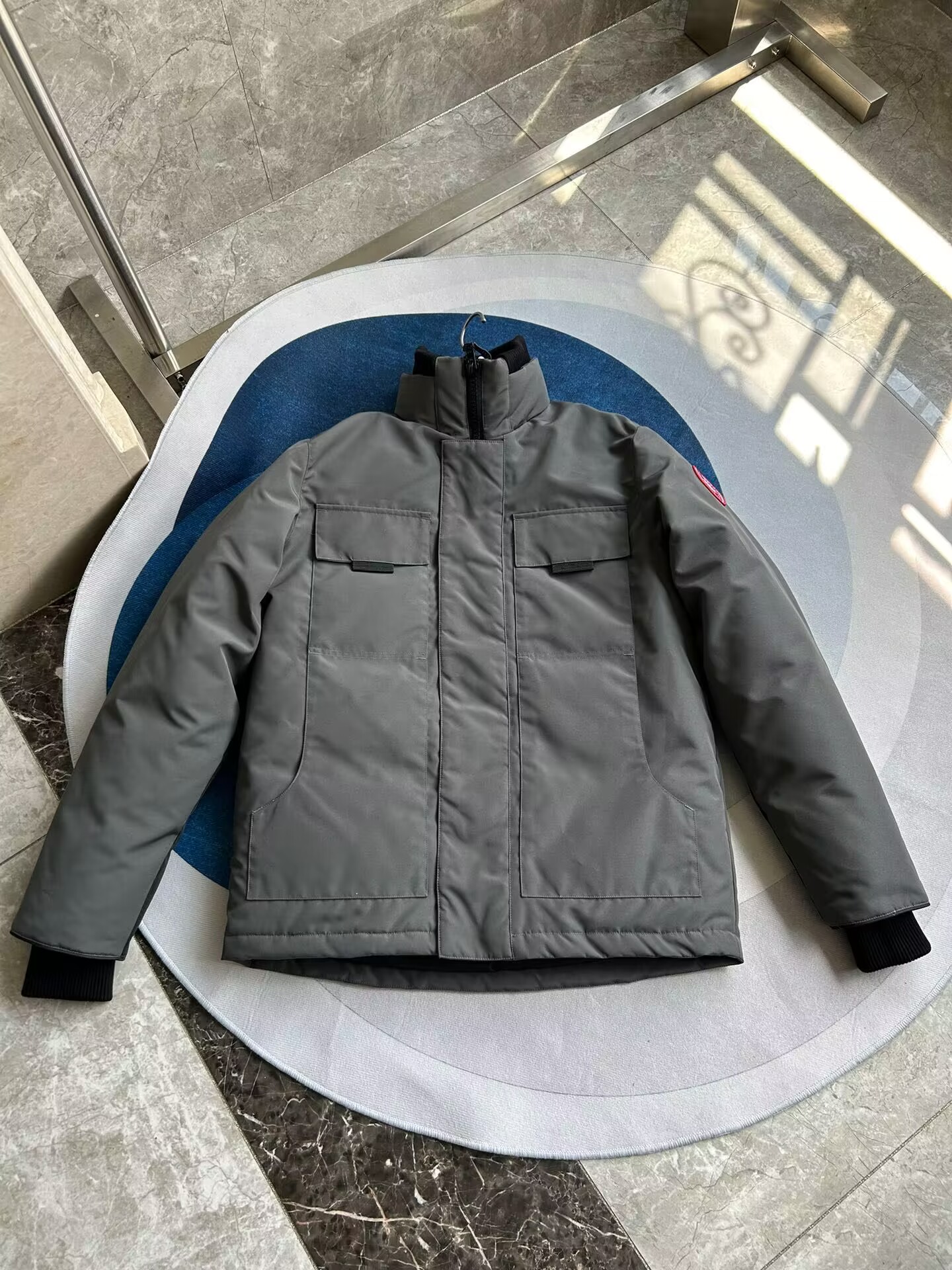 Can*a Go*e coat-254