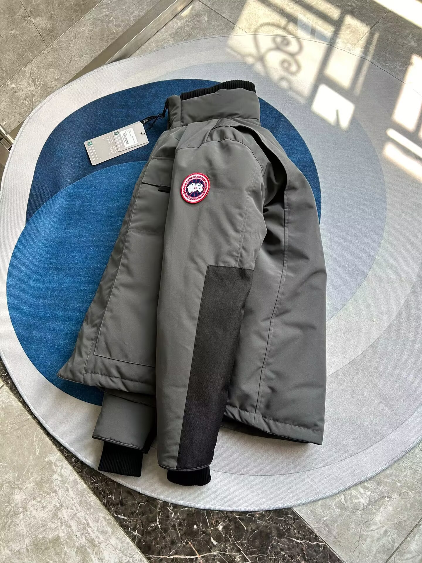 Can*a Go*e coat-254
