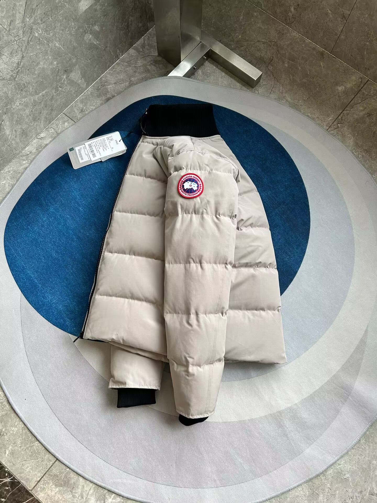 Can*a Go*e coat-251