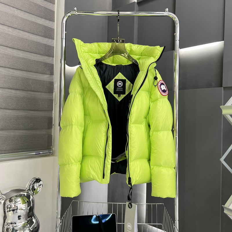 Can*a Go*e coat-297