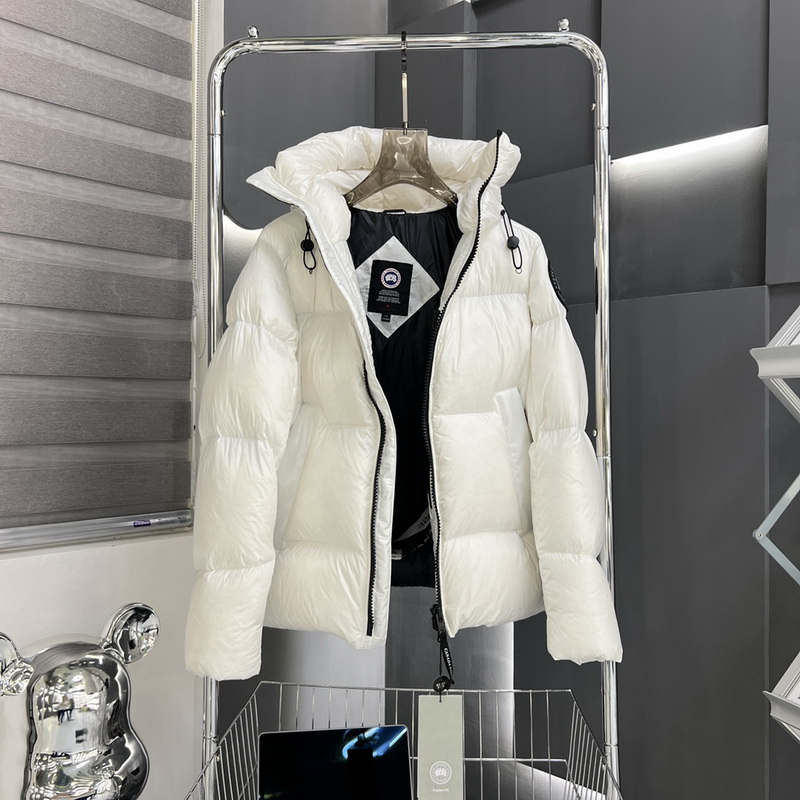 Can*a Go*e coat-298