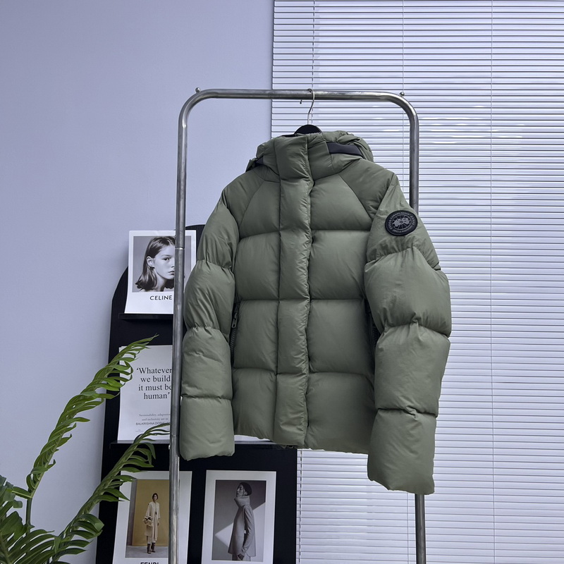 Can*a Go*e coat-303