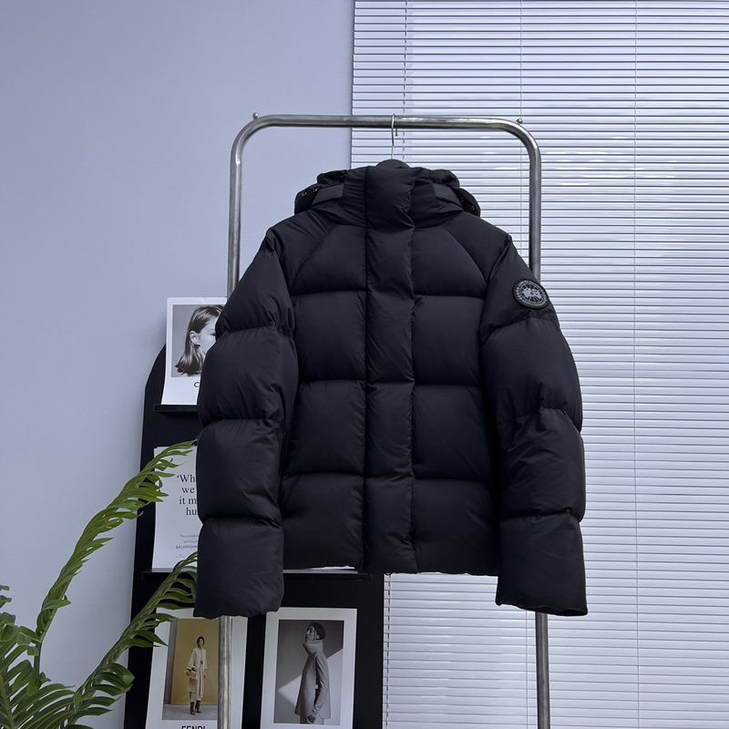 Can*a Go*e coat-305