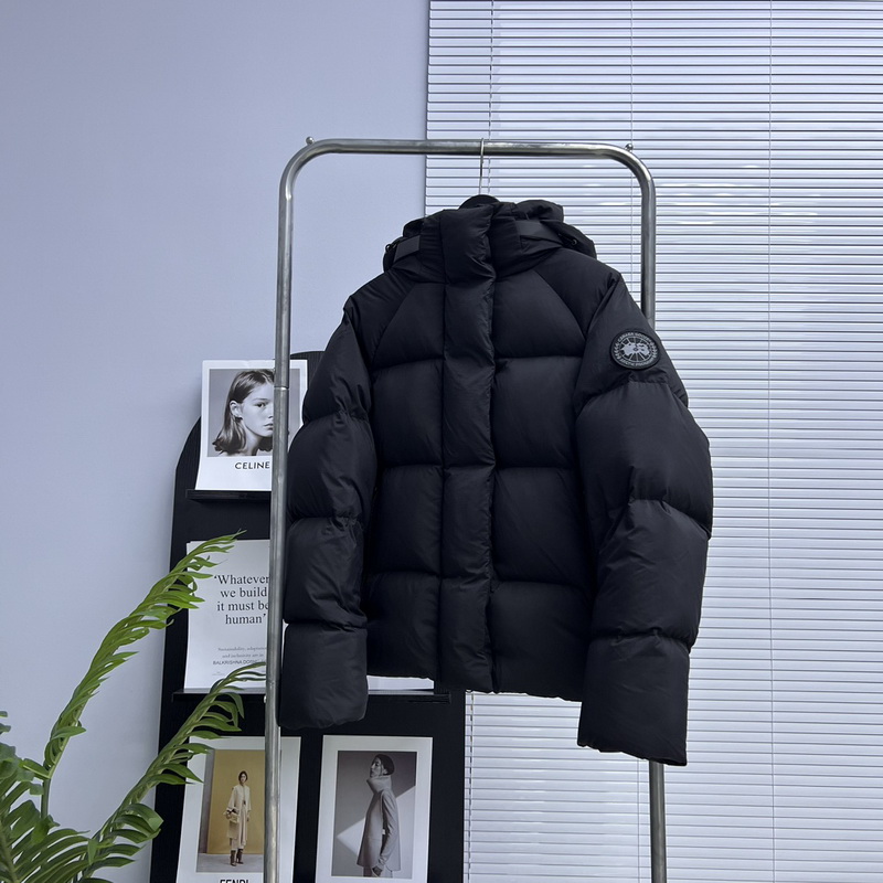 Can*a Go*e coat-305