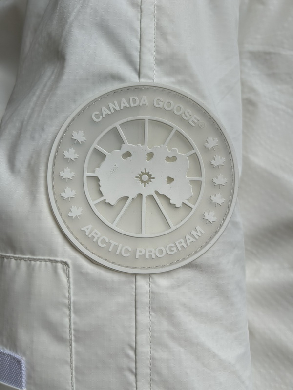 Can*a Go*e coat-311