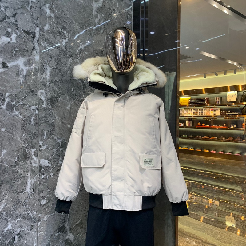 Can*a Go*e coat-320