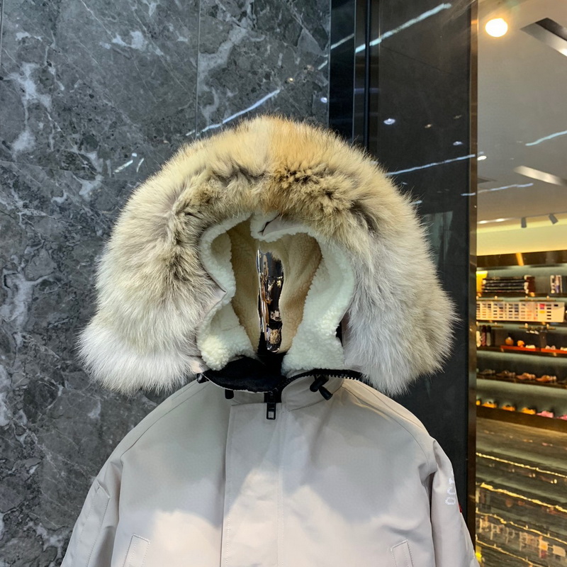 Can*a Go*e coat-320