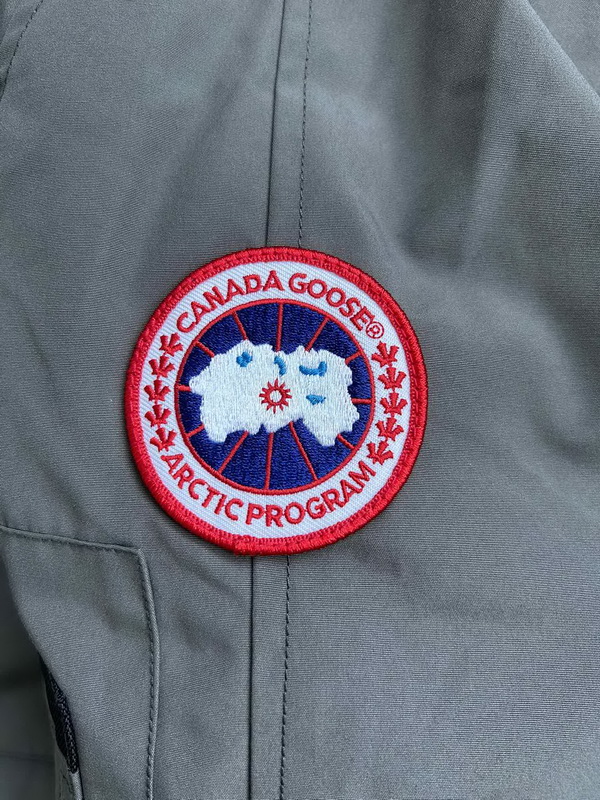 Can*a Go*e coat-330