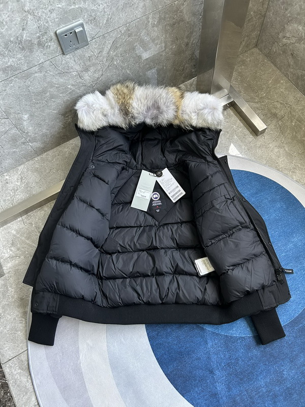 Can*a Go*e coat-333