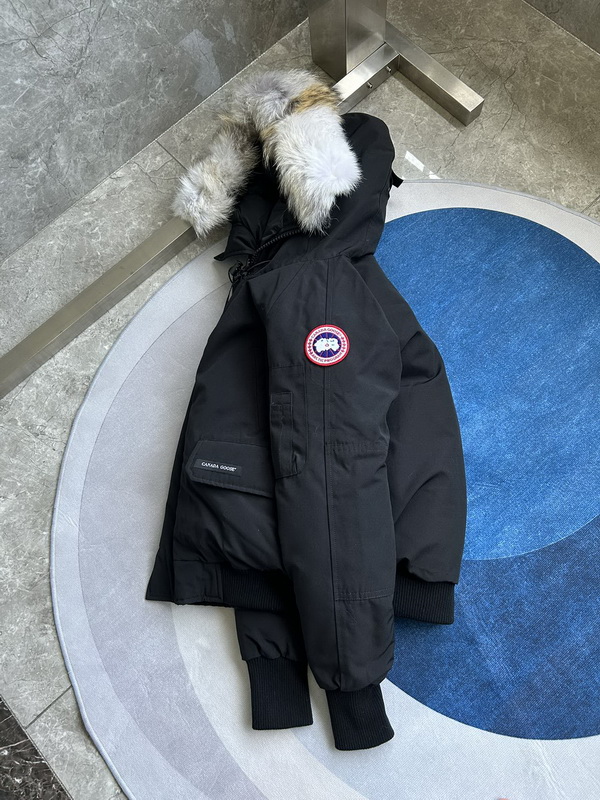 Can*a Go*e coat-333