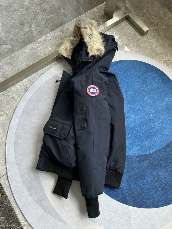Can*a Go*e coat-345