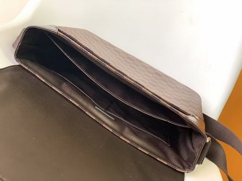 LV Handbags AAAA(Men)-152