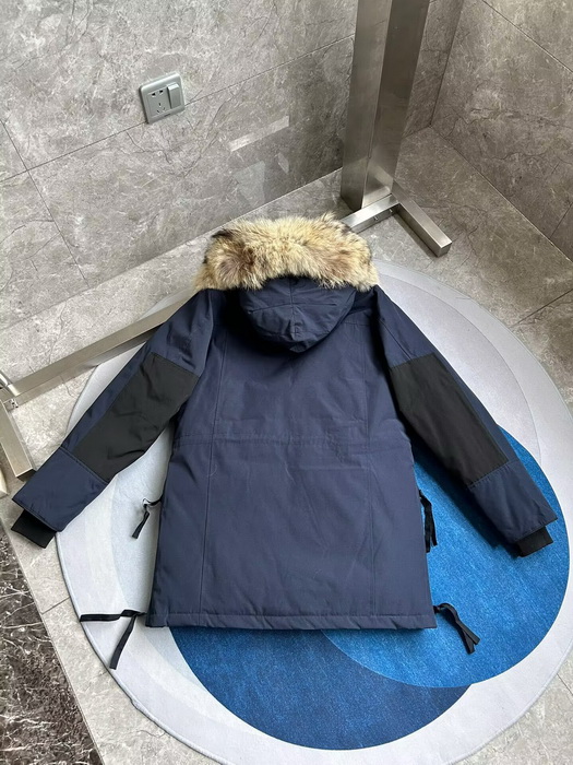 Can*a Go*e coat-375
