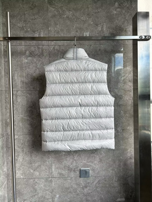 Can*a Go*e vest coat-011