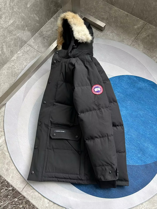 Can*a Go*e coat-370