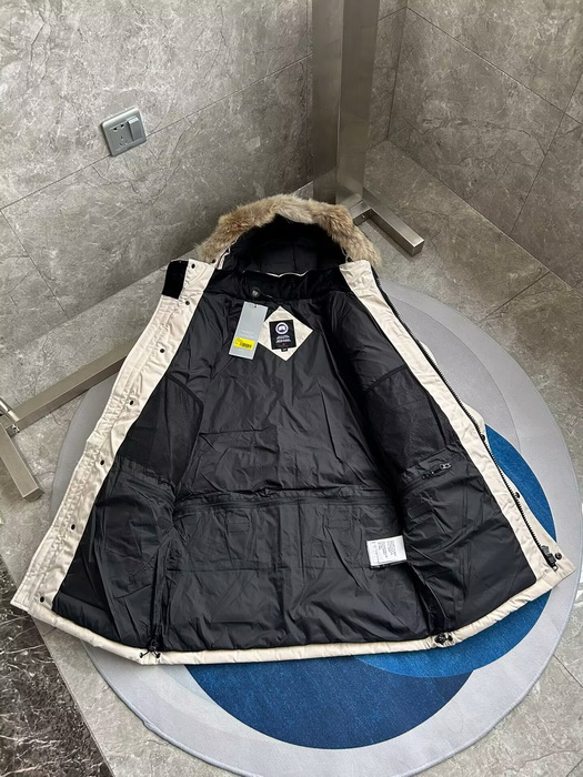 Can*a Go*e coat-369