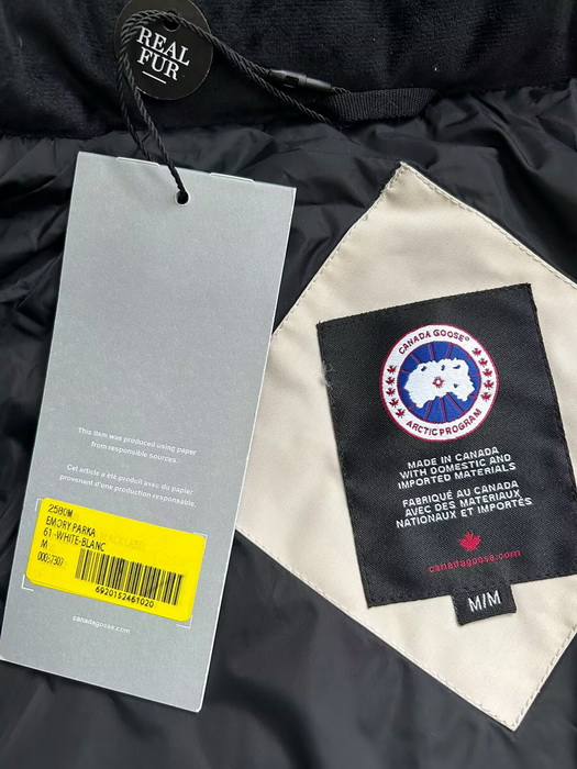 Can*a Go*e coat-369