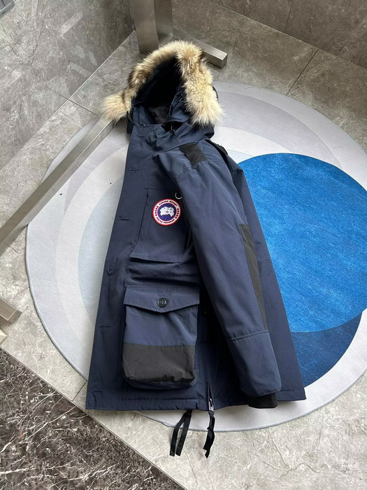 Can*a Go*e coat-375