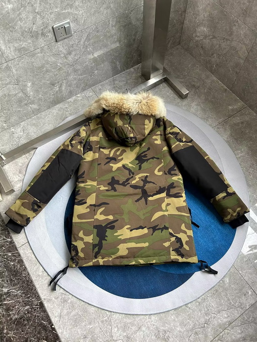 Can*a Go*e coat-373